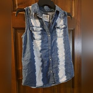 Arizona sz SM denim snap sleeveless top